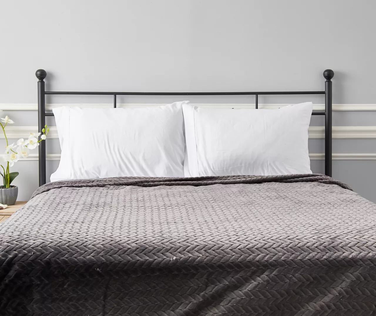 Atmosphere Gray Zigzag-Embossed Velvet Queen Blanket - Image 5